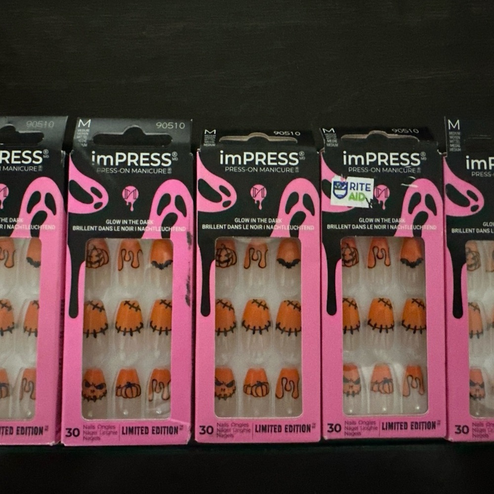 imPRESS Festive Orange and Black Press-On Nails 5 pack